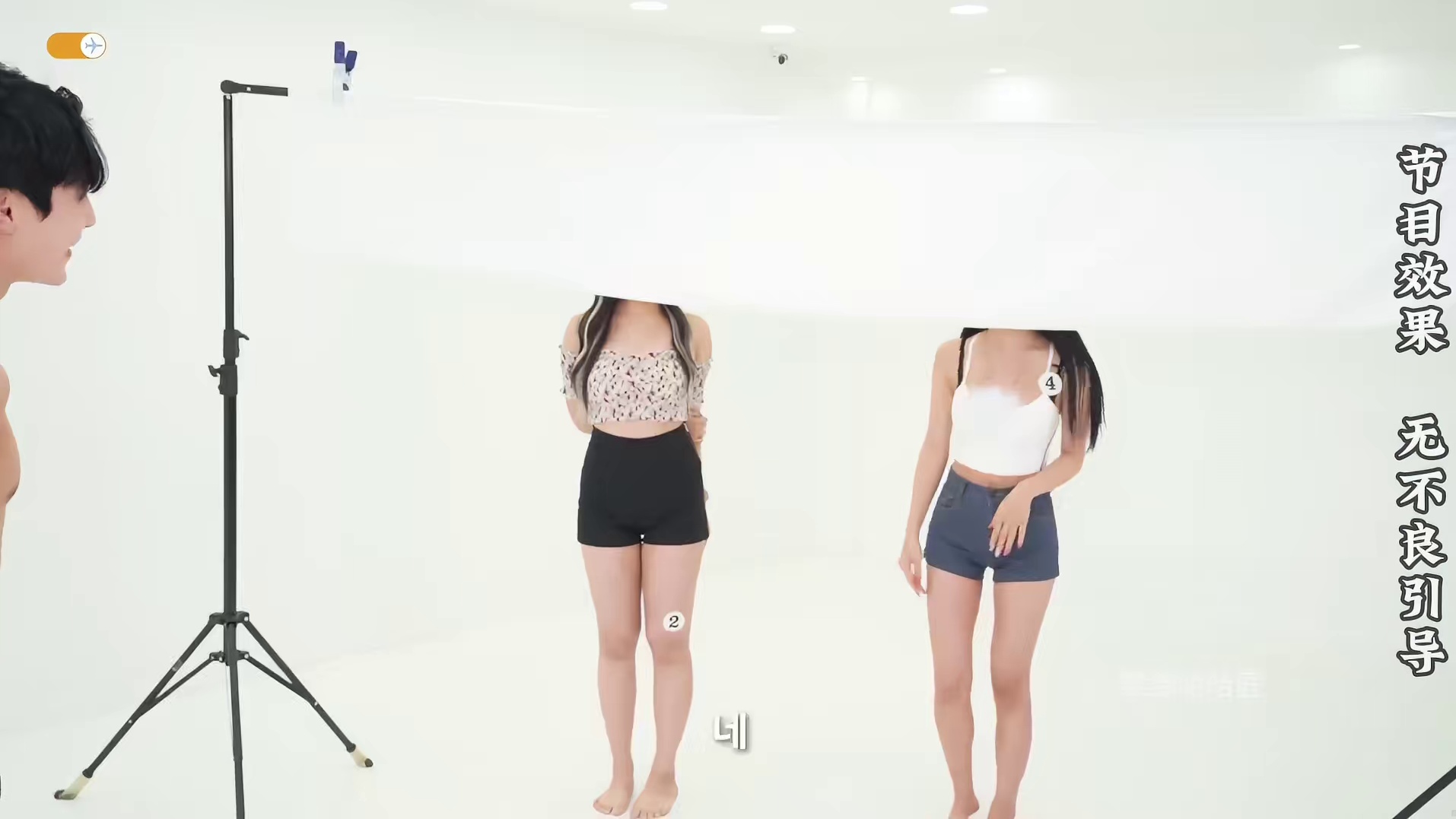 2号妹子要求来个背后拥抱感受一下哈哈