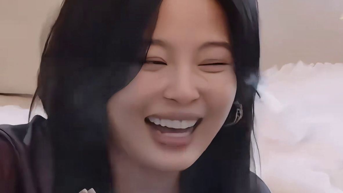 秦岚：胡先煦，为什么妹妹去的地方你全知道，我就不知道？辛芷蕾：说不上他俩咋回事？