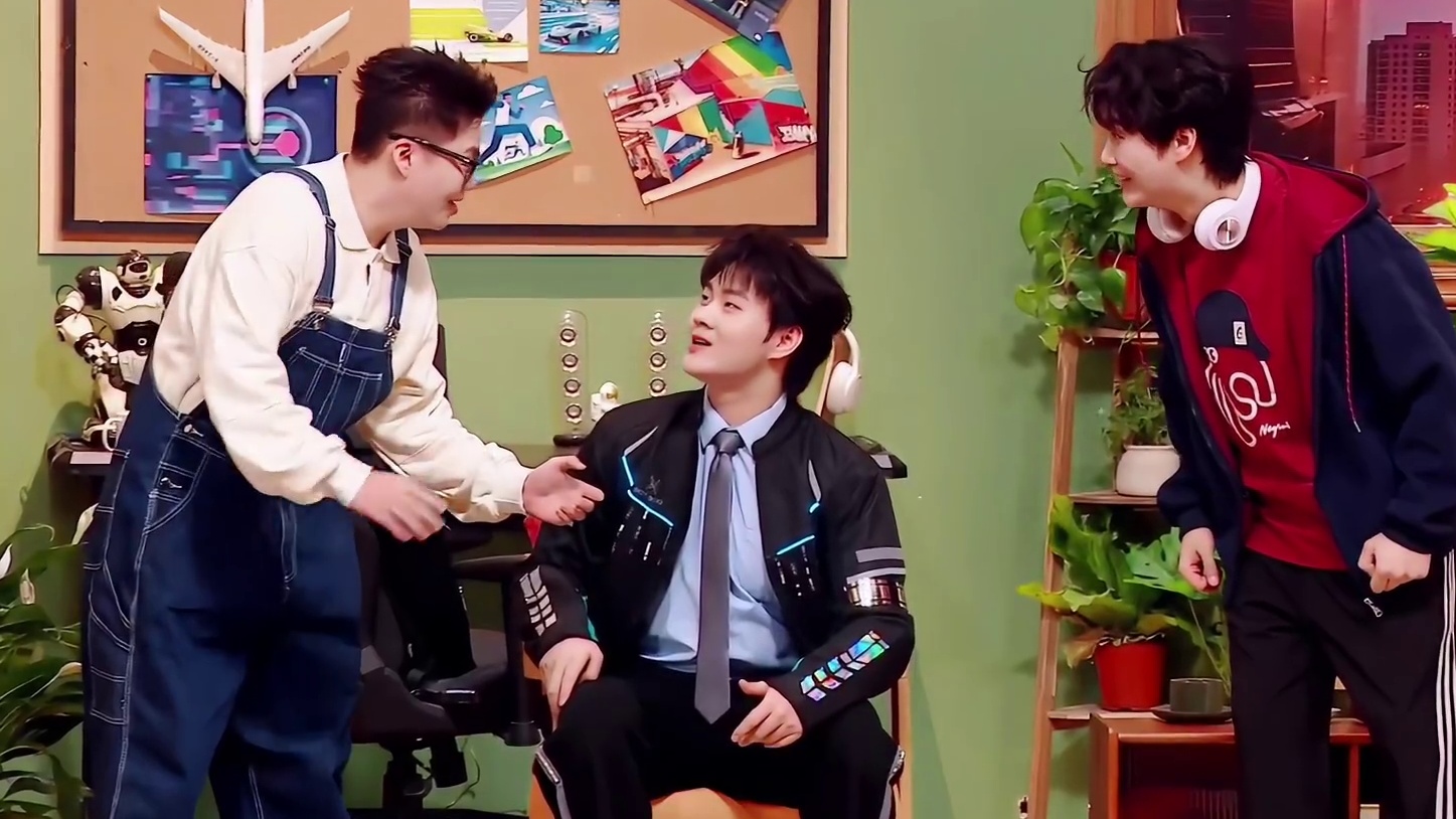 酷酷的滕训狗式互动机器人