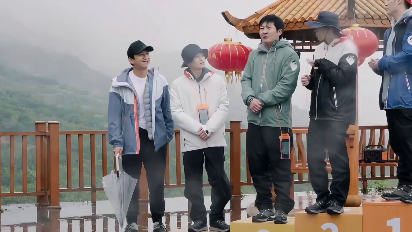 这算不算得上是煞有介事地胡诌一通？