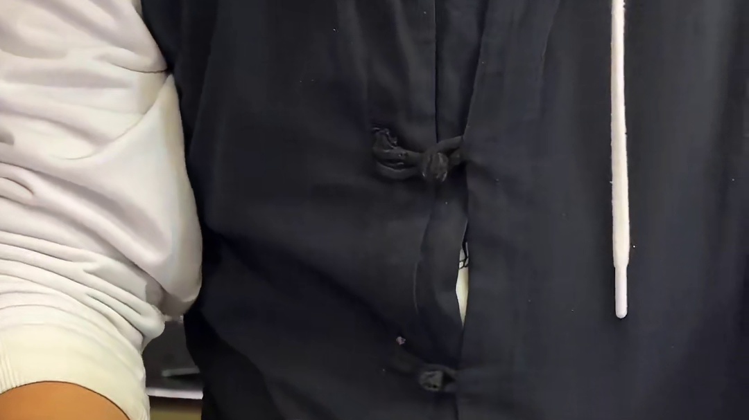 街头路边摊偶遇手工汉堡！一个手工鲜虾汉堡27，你们觉得值不值！