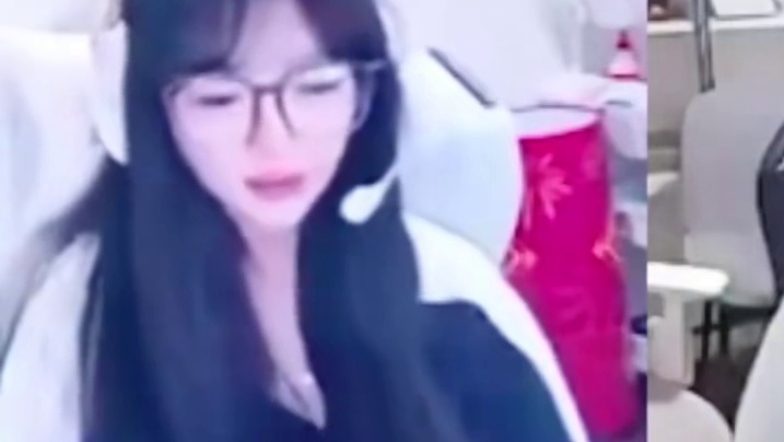 草莓生气了：“到底是谁传的我和刘航谈过恋爱！”弹幕瞬间爆炸：那Doo呢？