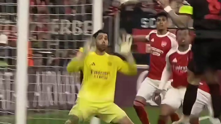 用你最强的武器击倒你！药厂角球开到后点#足球