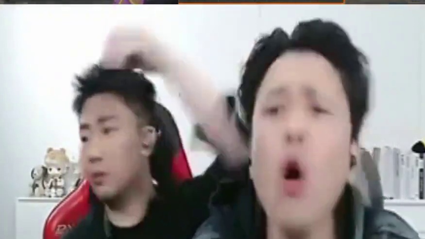 各大职业选手们看，JIE狙击1v2！拿下关键性残局，EP彻底崩盘。