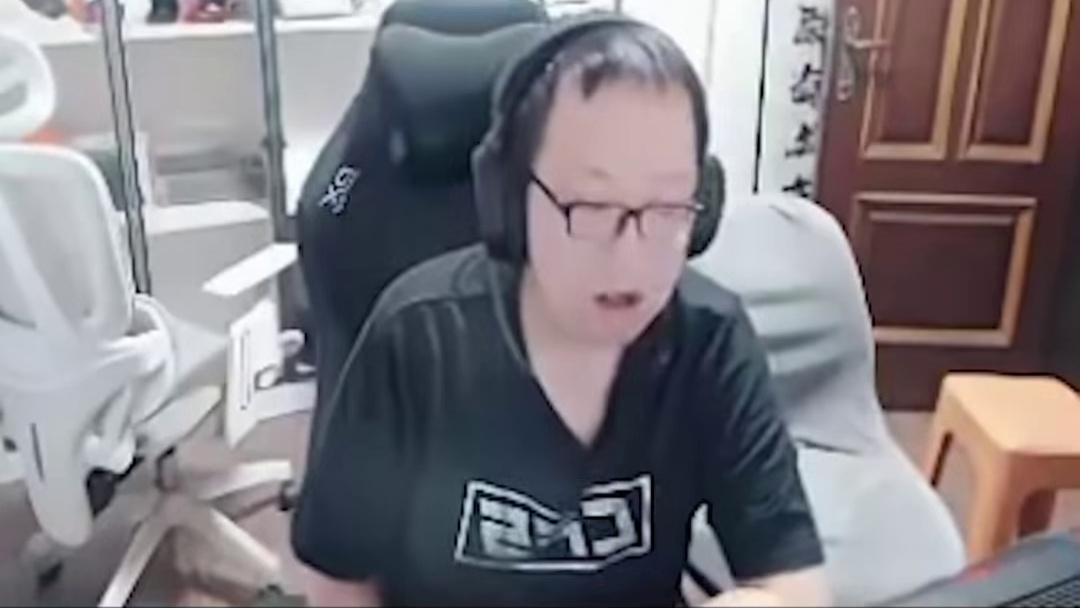 毛青说白虎跟M4适合个人竞技，QBZ则更适合爆破跟运输船