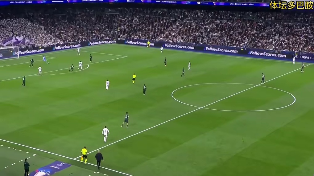 巴尔韦德上半场就上演帽子戏法，把英超第一联曼城拷打。