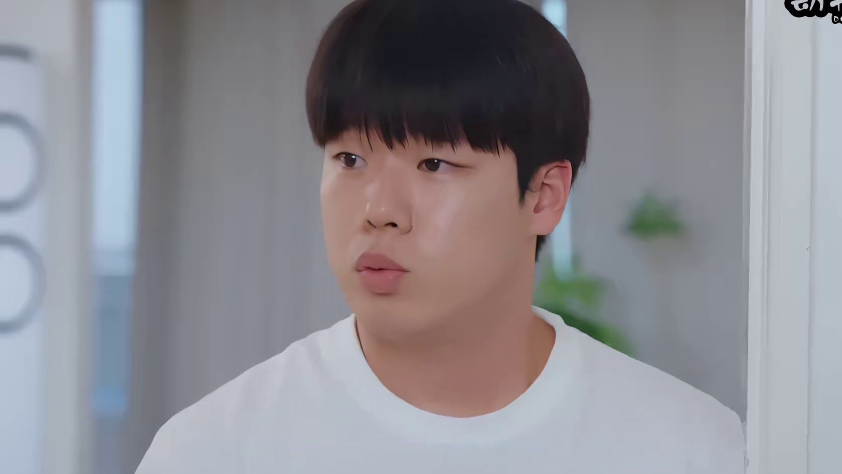 邻家女孩喜欢上哥哥的同学，哥哥走后瞬间不淡定了