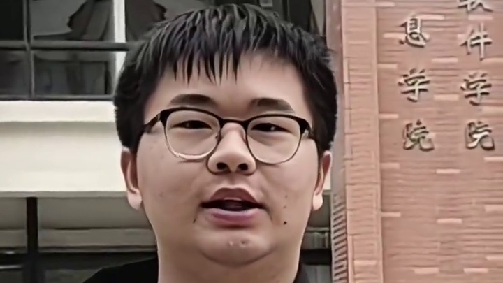 “之前我的好室友去了泰国就失联了”“我在新女友的身上看到了好室友的影子”