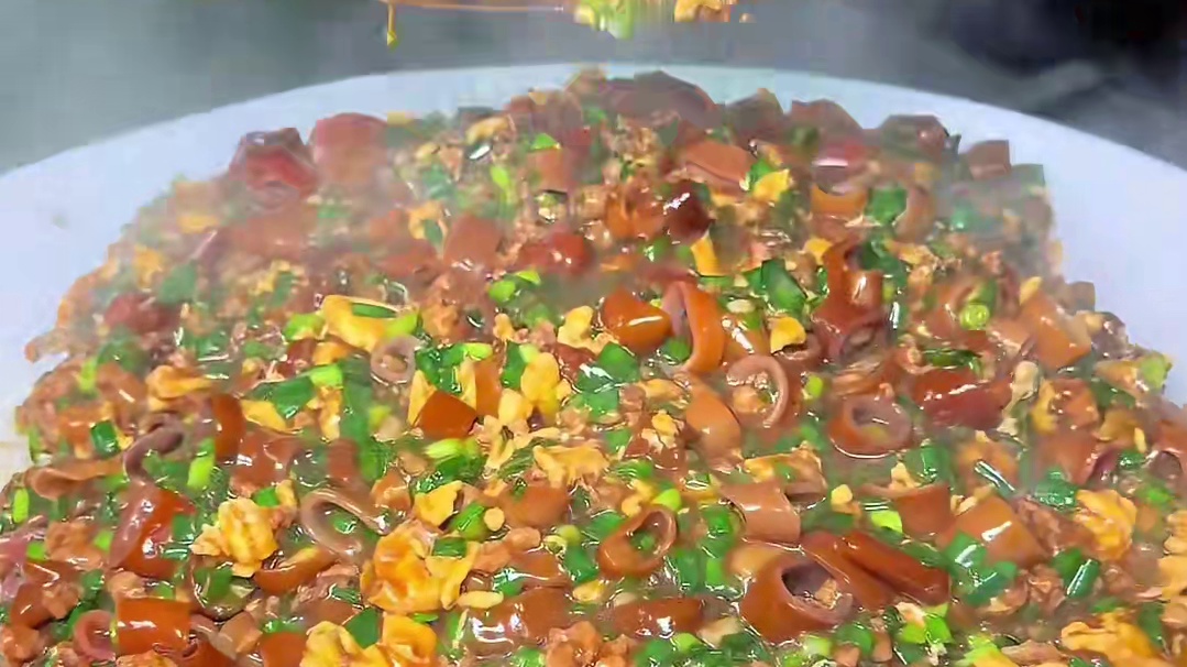 天津海肠捞饭一口下去鲜香滑嫩太好吃了！