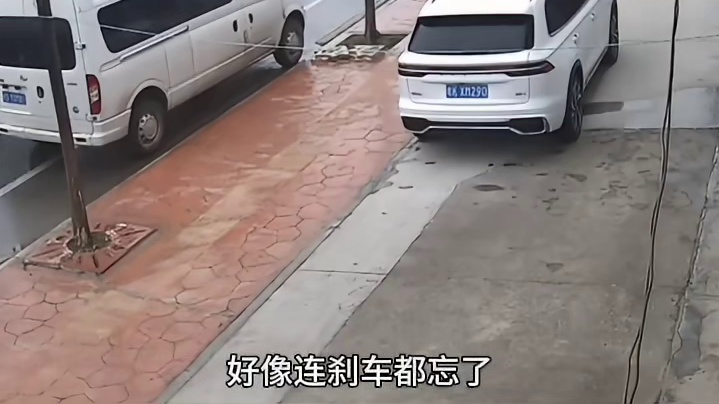 两车路口相撞