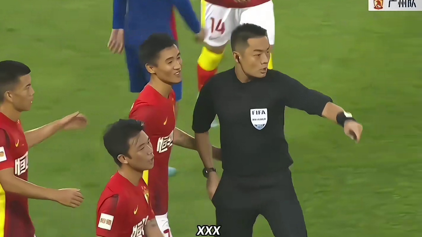 中超球员口吐芬芳搞笑名场面瞬间！真的是细节见人品啊！