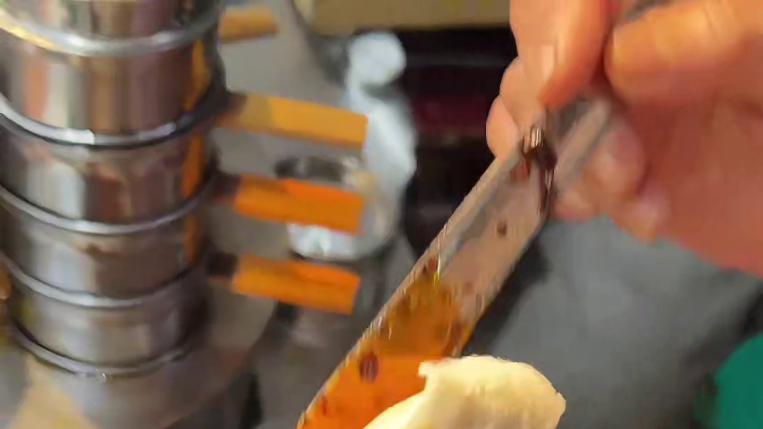 陕西的特色小吃笼笼肉夹饼