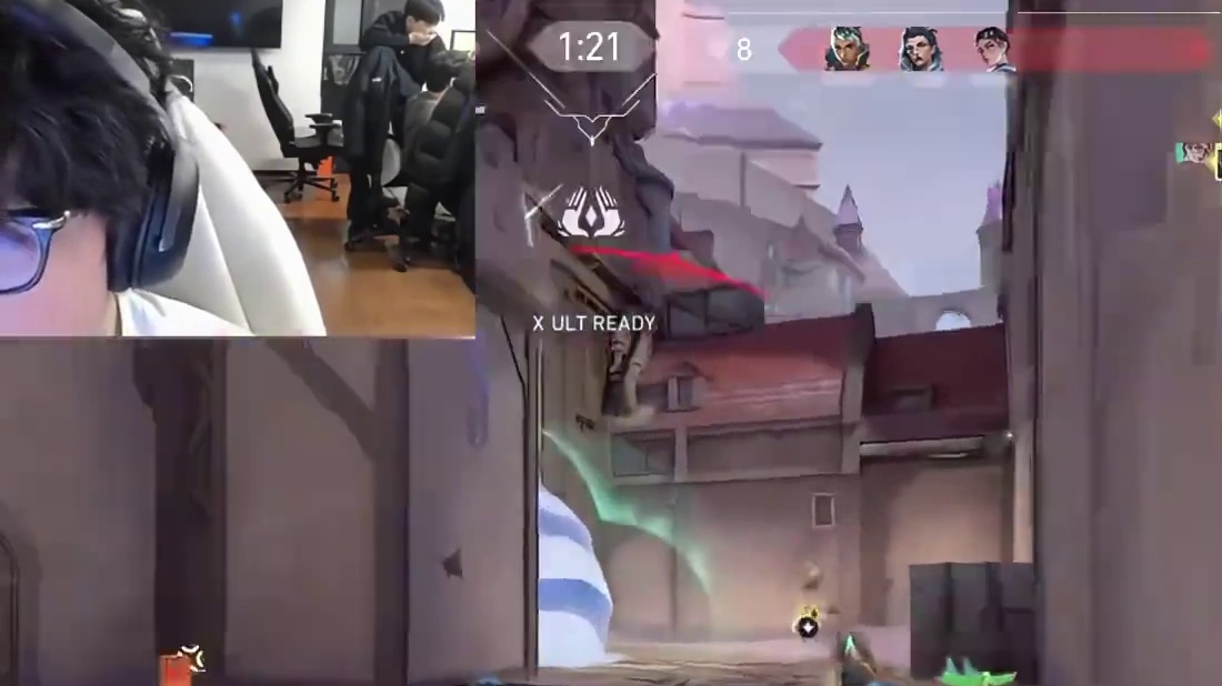 别在说康神不努力了，第一天开播就开始练英雄