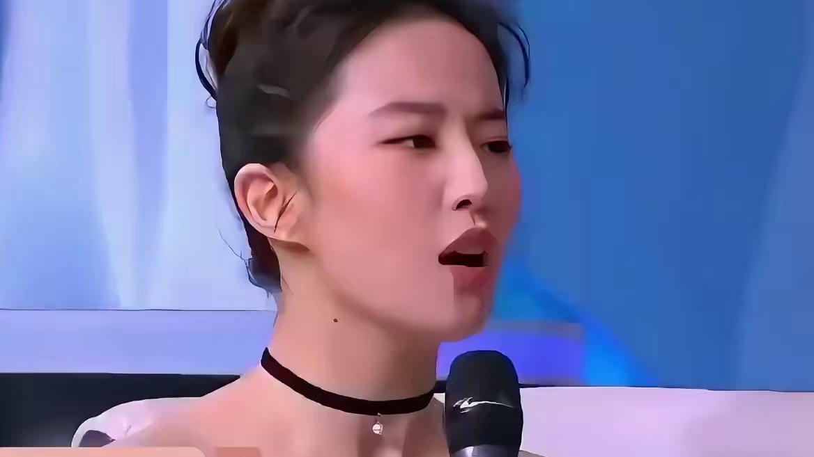 刘亦菲：我自拍没要找角度的 杨洋：你没必要找 杨迪：我自拍都要找角度的 杨洋：你也没必要找 哈哈哈哈