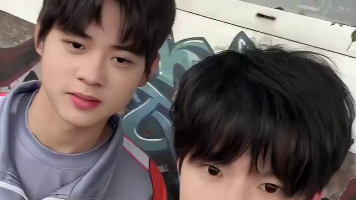 老乡杯目前官宣信息整理（持续更新）
重庆队，队长fly，
队员：流浪 景诗
江西队，队长清融，队员一