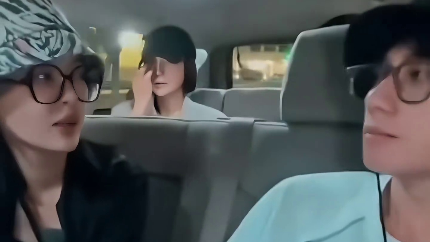 赵昭仪：我的澡巾剪开你用这边我用那边？辛芷蕾：上一边拉去！