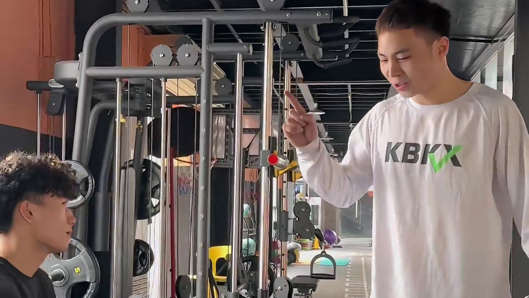 我想问下大家 你们在做大力量的时候会想些什么来刺激自己？