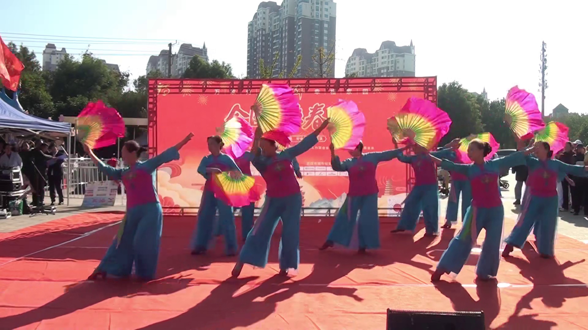 5、舞蹈：《新浏阳河》