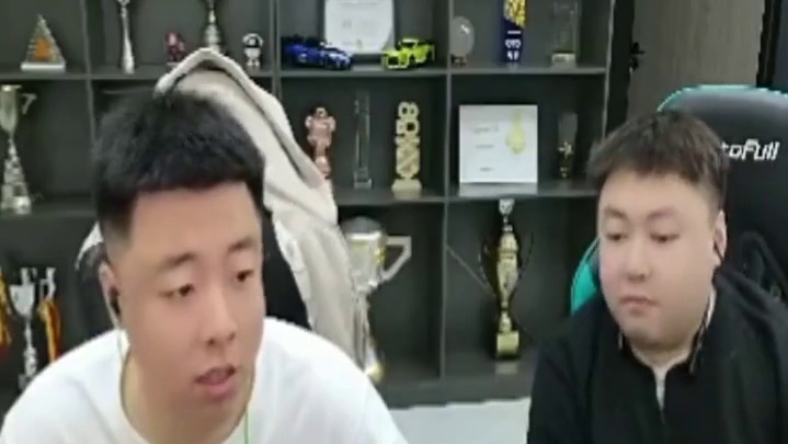 各大职业选手们看，白鲨新人77快狙星神98k四连杀，给白鲨看爽了！