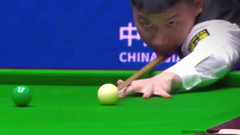 4-4超刺激决胜局！赵心童状态爆棚狂轰破百，结局单手击球晋级32强