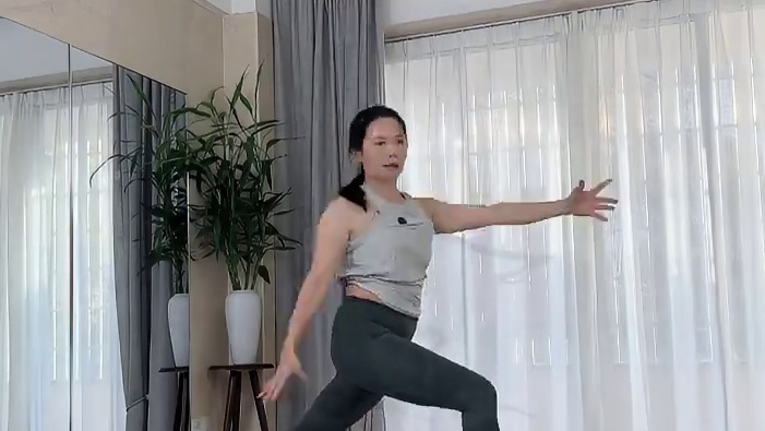 【直播时间公告】 现直播跟练课时间：每周二傍晚18:30、每周四早08:00，周六早08:00大部分