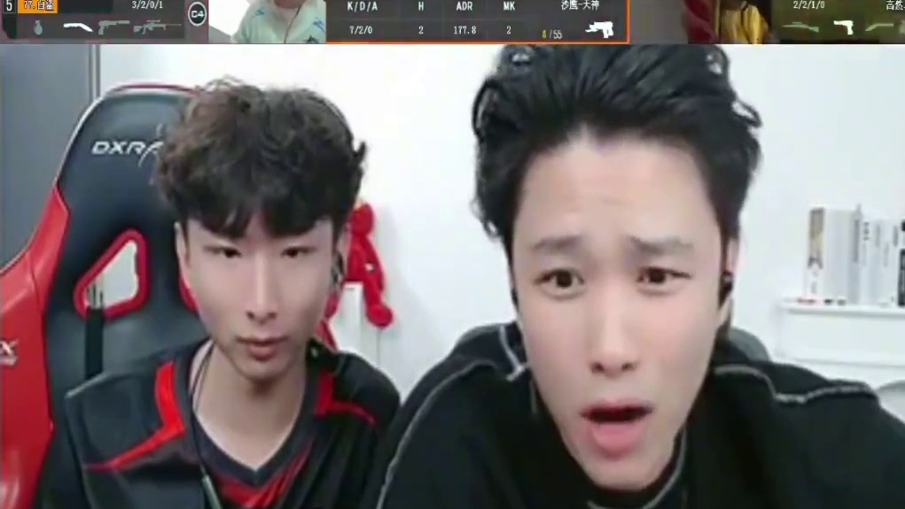 各大职业选手们看，Lye逆天残局三连杀犹如开了挂一般烟雾里打一枪，双枪追着杀！全员看的吓哭了！