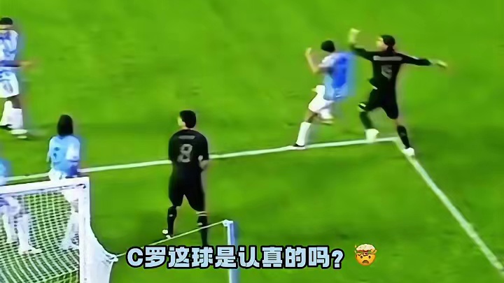 只有C罗敢这么踢！背对球门 脚后跟一磕 球进了#足球