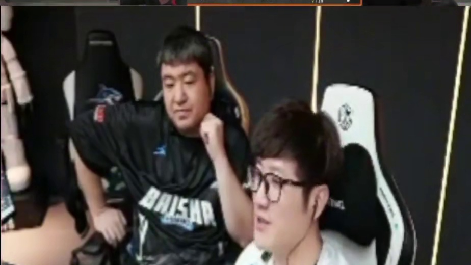 各大职业选手们看，AG2:1战胜EDG！AG任性十足翻盘逆转，AG完成十六连胜。