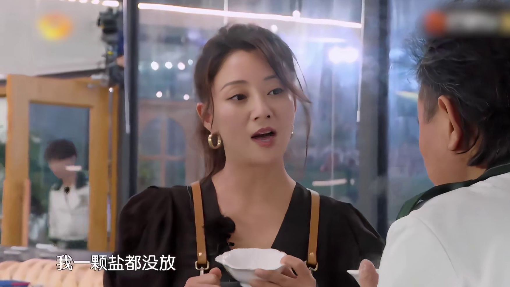 殷桃一碗没放盐的汤被夸得天花乱坠，内娱的人情世故太现实