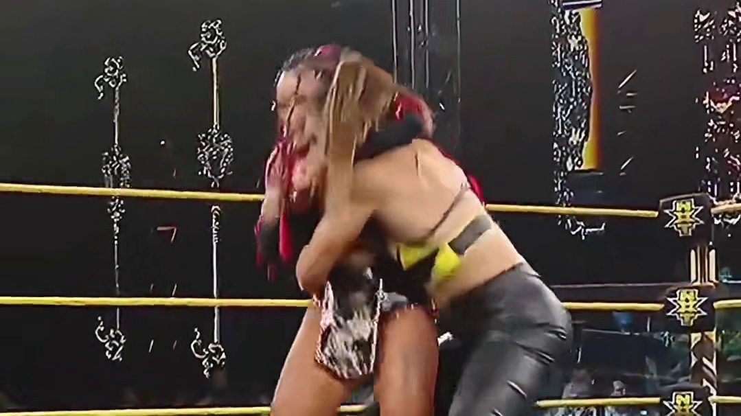 器张的老外偷袭中国选手结果被李霞打到躺尸