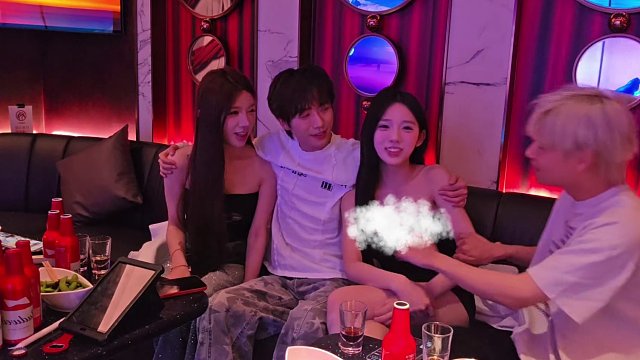 【子圣】子圣玩游戏跟妹子上演国产剧情，罗杰也太惨了