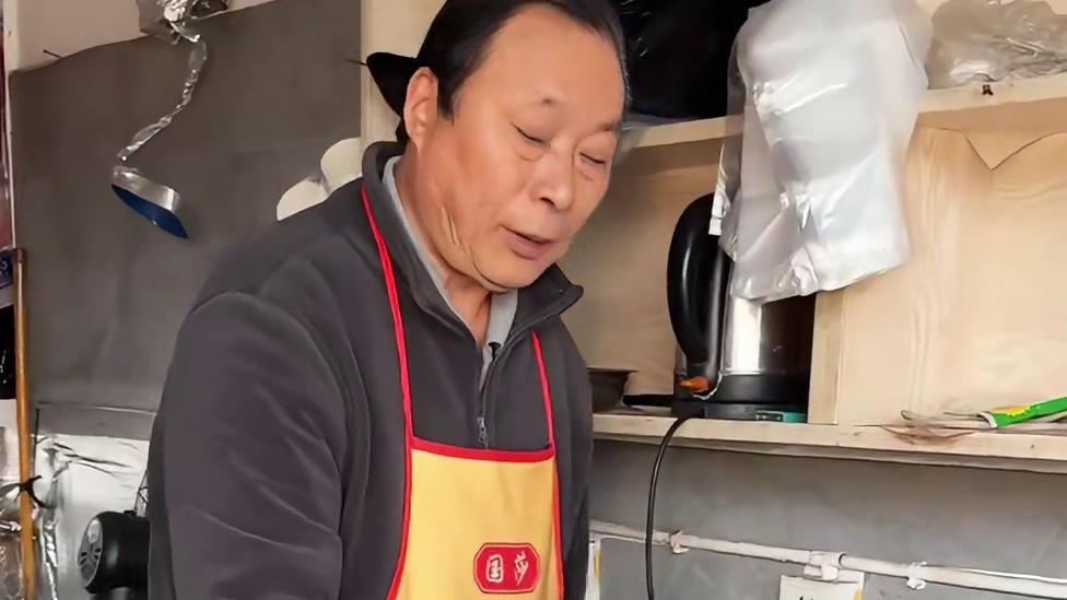 重庆街头18元牛杂自助，牛肉牛杂小菜随便吃！