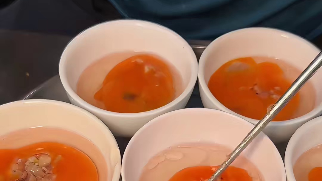 客家传统美食“酿春” 一个鸭蛋能塞二两肉！这吃法也太鲜了！