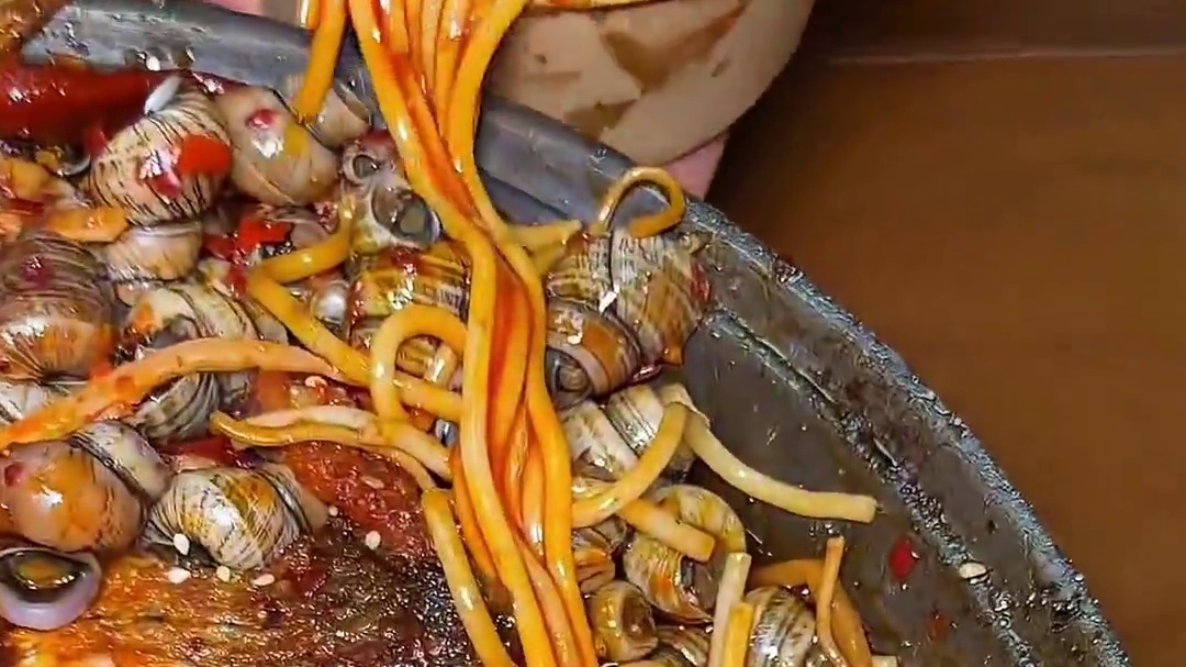 长沙无敌巨好吃的螺狮粉脆皮烤鱼！到底是谁发明的！！连吃三天了。。