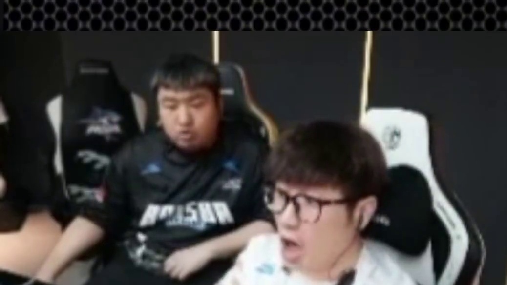 恭喜白鲨2:1战胜炫石 老白宋皇看林烨读秒1V3当场惊呆