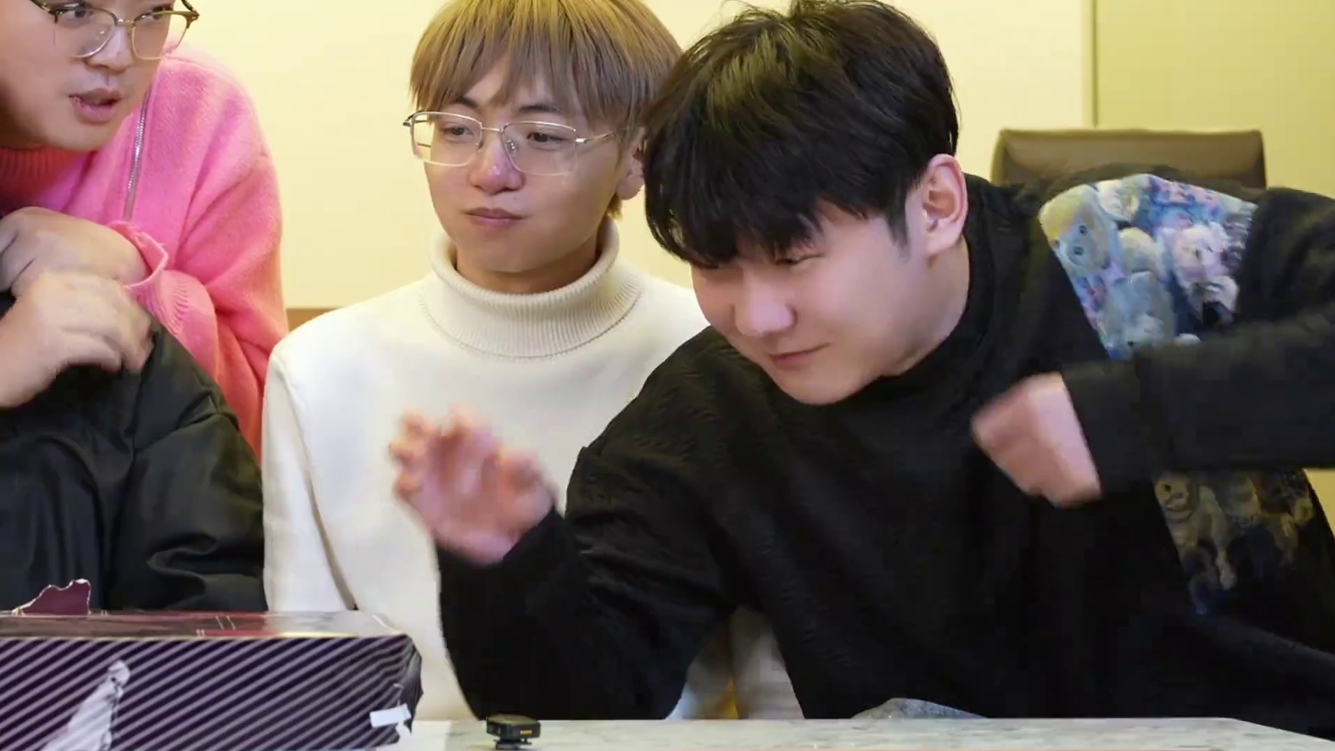 蜻蜓队长游戏整蛊 乱臣贼子