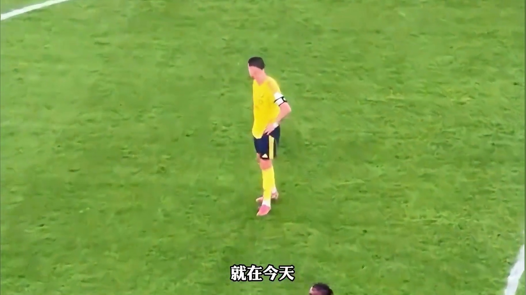 该不该出手！ 替队友出头被打，队长 袖手旁观引发热议