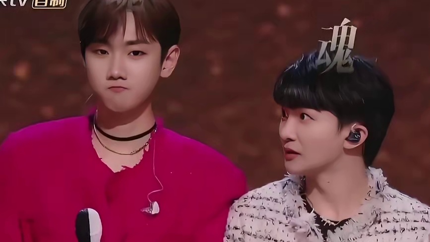 当何炅让汪苏泷周深 点评韩红老师 名场面