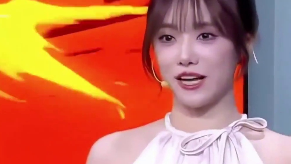 小钰和Rookie分手后，首次上台工作，低级口误，状态不佳，还是没走出来