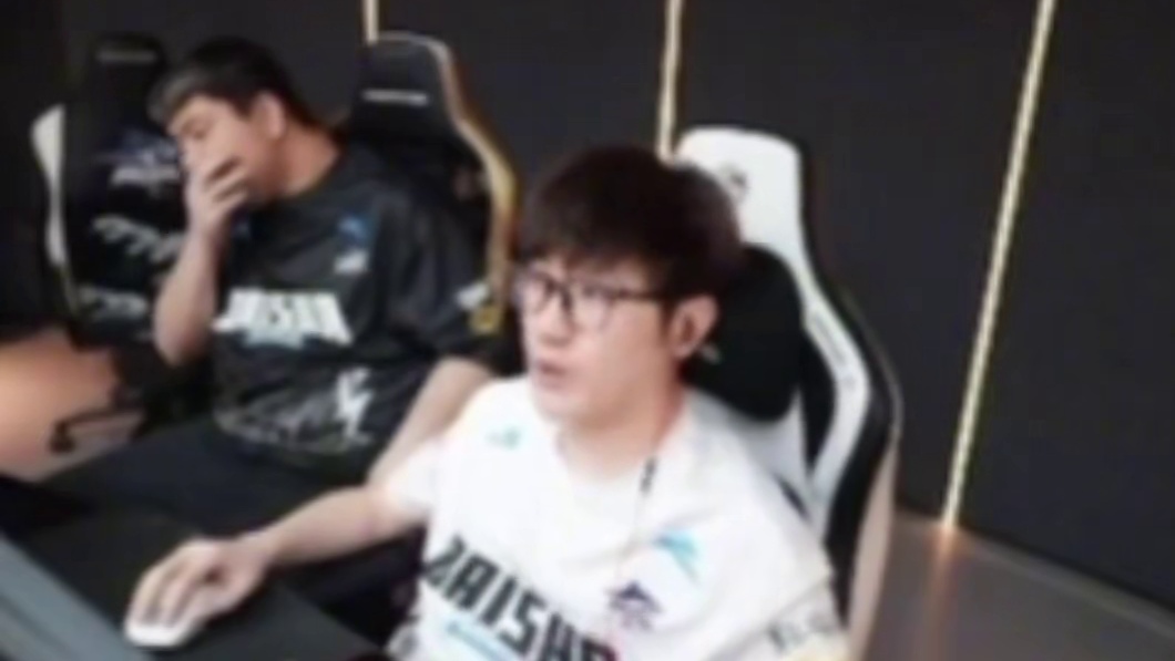 老白说白鲨新公司最晚五月底就装修好了 表示光空调就整了四五十万