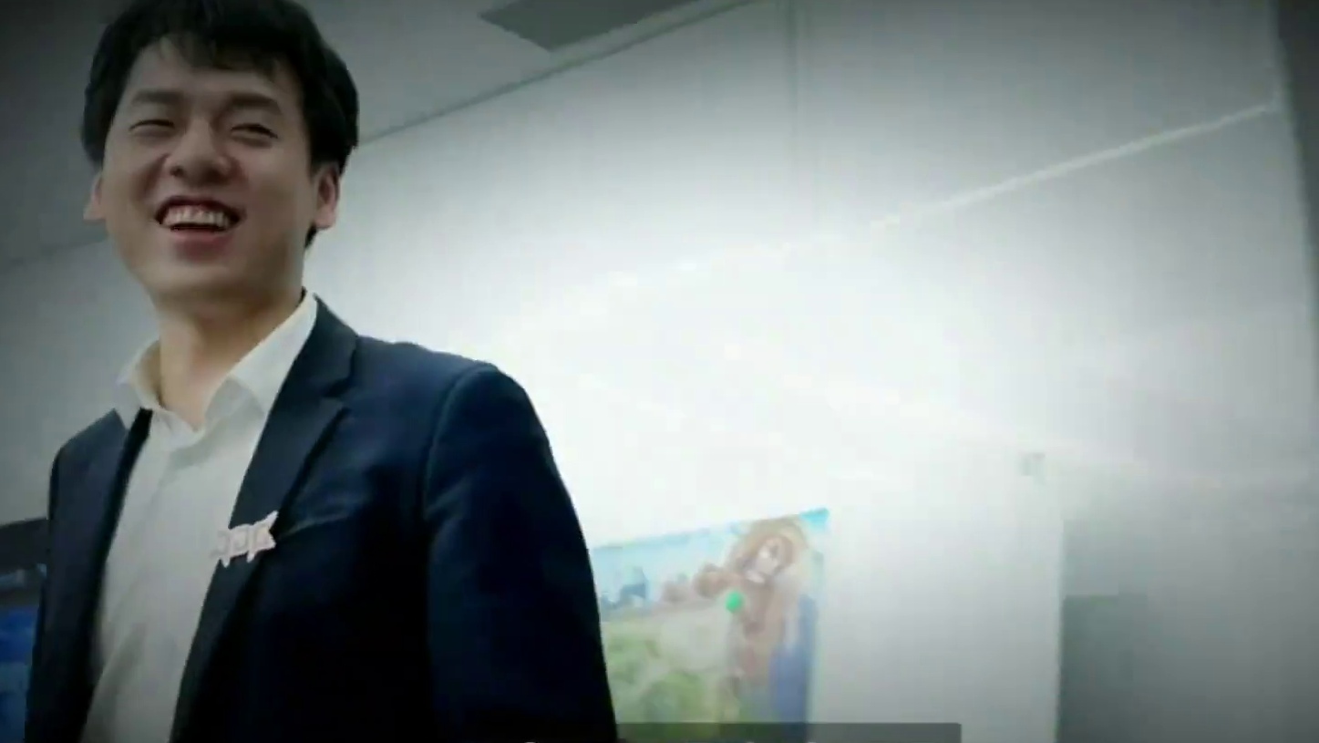 AG现在的队内休息氛围全是严肃，复盘再也没有笑声欢语了