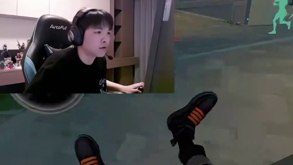 CXY港服撞车EDG三人，碾压姿态拿下对局