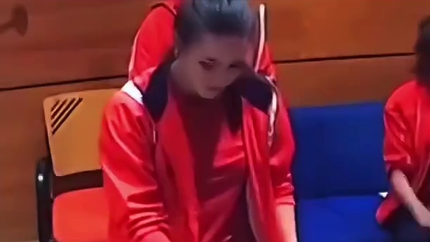 女球员tuokuzi硬核求签名，格列兹曼脸红到脖子根#足球