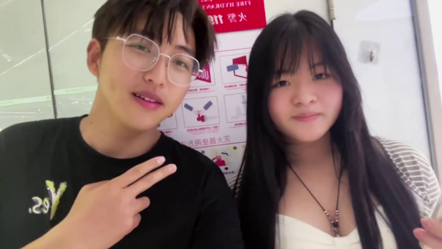 不笑狂少打野巨乳学生