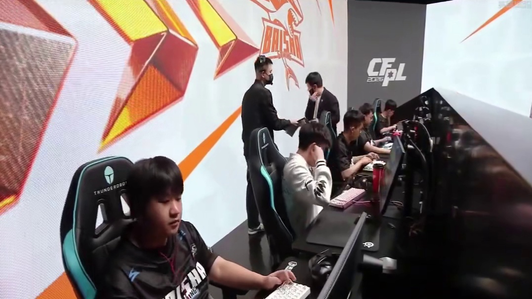 白鲨2:1战胜TLG，又是一场胜利！白鲨全程激动大喊疯狂喊漂亮！