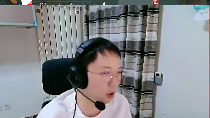 各大职业主播们看，念旧港口M4秒二楼花泽的狙，全员看的卧槽真准啊