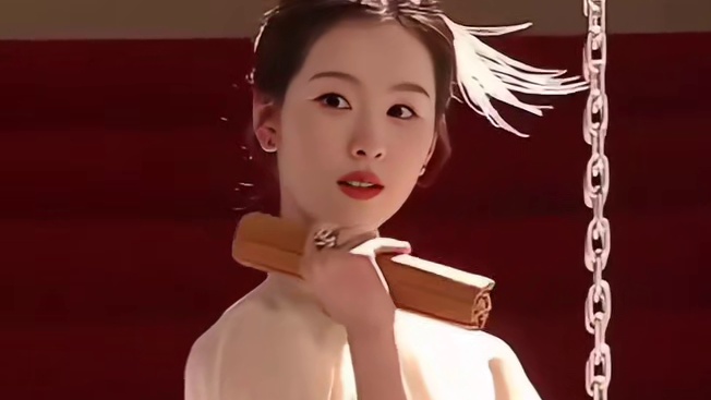 被美貌硬控，一出场就惊艳众人的国风美人，又灵又仙#陈都灵 #gq红毯 #新中式 #你似携月而来的仙瑶