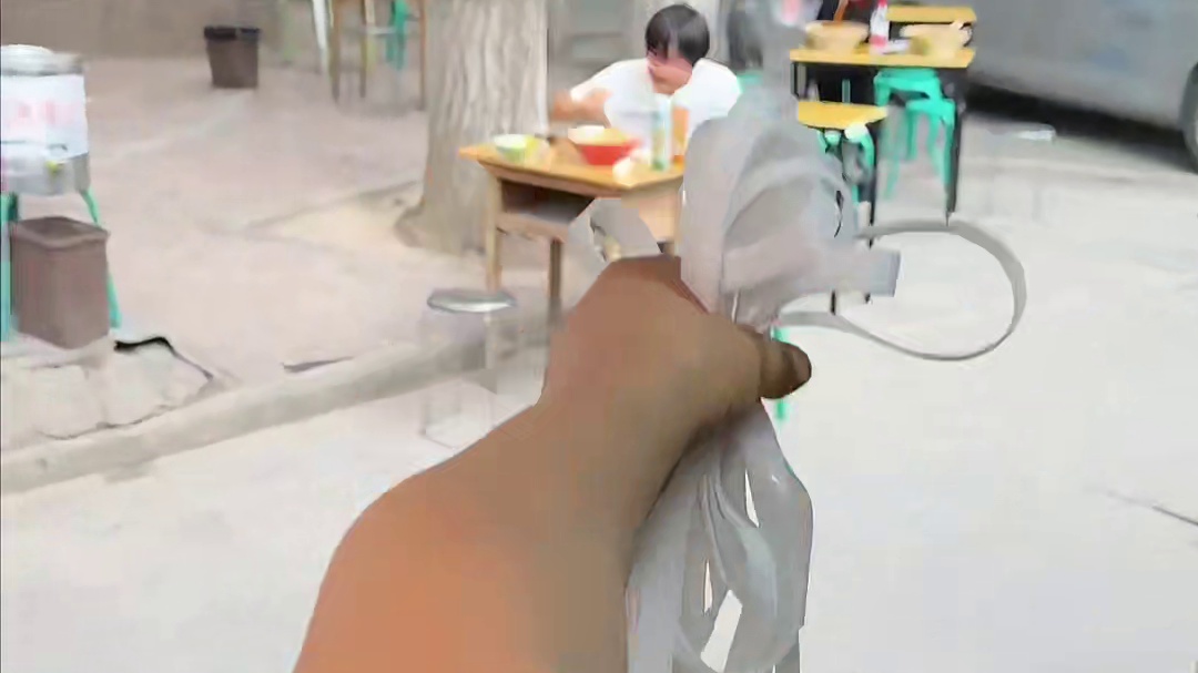 甘肃兰州居民楼下的麻辣烫！配上宽粉裹满油辣子太爽了！