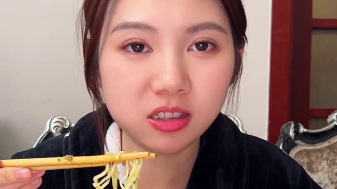 重庆人超爱~虎皮青椒酱拌面真的太绝了！#乌江开饭了 #虎皮青椒拌面 #一日饭长