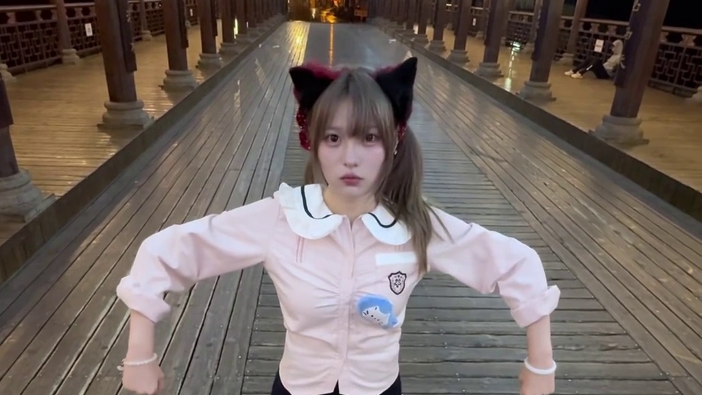 老大我们就这样一直装疯卖傻下去好吗？